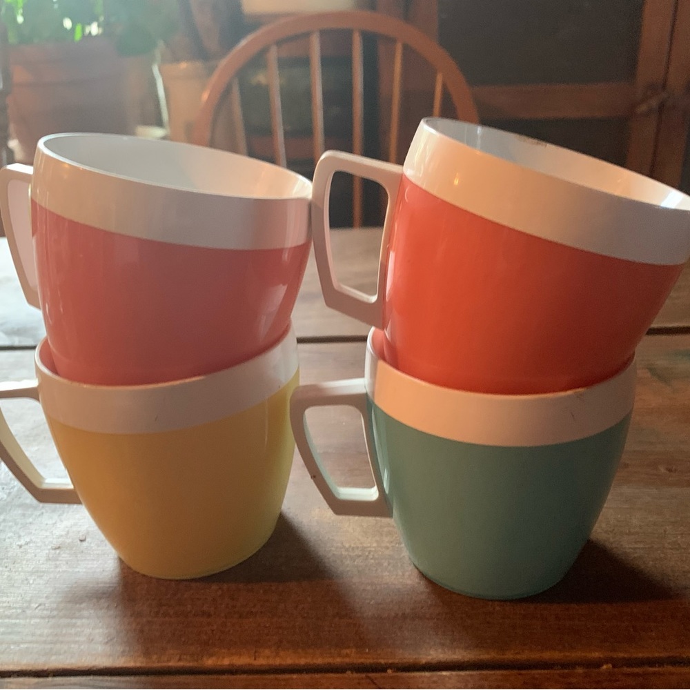 Set of four vintage cups